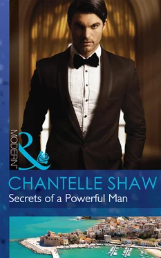 Chantelle Shaw Secrets of a Powerful Man обложка книги