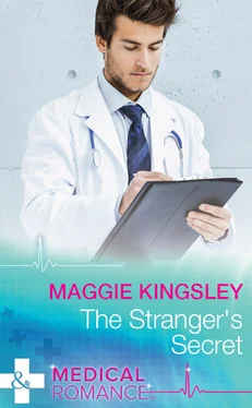Maggie Kingsley The Stranger's Secret обложка книги