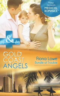 Fiona Lowe Gold Coast Angels: Bundle of Trouble обложка книги