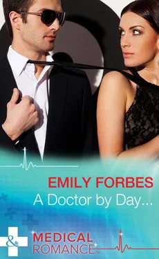 Emily Forbes A Doctor By Day... обложка книги