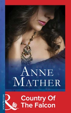 Anne Mather Country Of The Falcon обложка книги