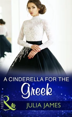 Julia James A Cinderella For The Greek обложка книги