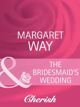 Margaret Way The Bridesmaid's Wedding обложка книги