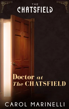 Carol Marinelli Doctor at The Chatsfield обложка книги