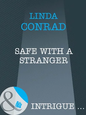 Linda Conrad Safe With A Stranger обложка книги