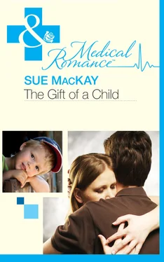 Sue MacKay The Gift of a Child обложка книги