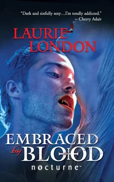 Laurie London Embraced by Blood обложка книги