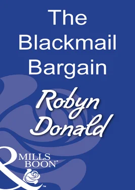 Robyn Donald The Blackmail Bargain обложка книги