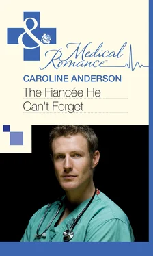 Caroline Anderson The Fiancée He Can't Forget обложка книги