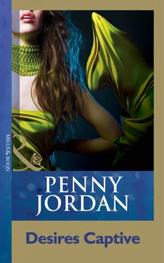 Penny Jordan Desires Captive обложка книги