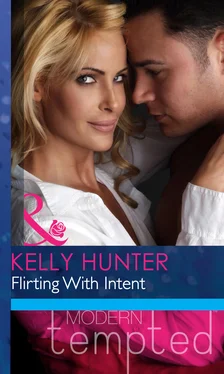 Kelly Hunter Flirting With Intent обложка книги
