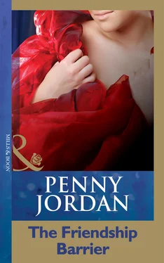 Penny Jordan The Friendship Barrier обложка книги