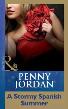 Penny Jordan A Stormy Spanish Summer обложка книги