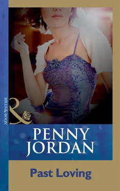 Penny Jordan Past Loving обложка книги