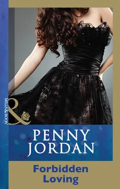 Penny Jordan Forbidden Loving обложка книги
