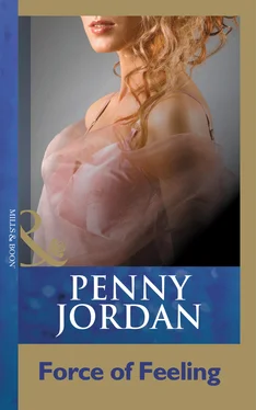 Penny Jordan Force Of Feeling обложка книги