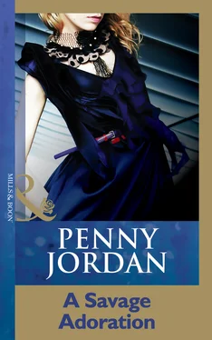 Penny Jordan A Savage Adoration обложка книги