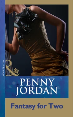 Penny Jordan Fantasy For Two обложка книги