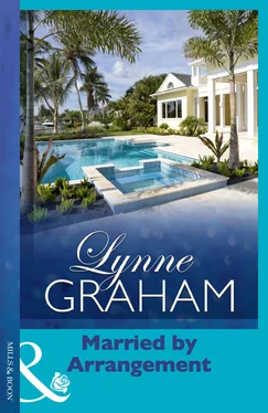 Lynne Graham Married By Arrangement обложка книги