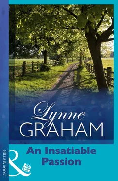 Lynne Graham An Insatiable Passion обложка книги