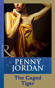 Penny Jordan The Caged Tiger обложка книги