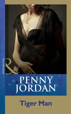 Penny Jordan Tiger Man обложка книги