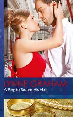 Lynne Graham A Ring to Secure His Heir обложка книги