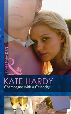 Kate Hardy Champagne with a Celebrity обложка книги