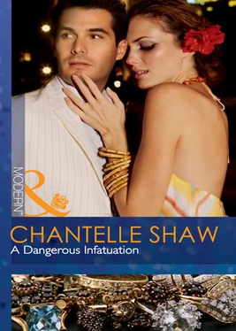 Chantelle Shaw A Dangerous Infatuation обложка книги