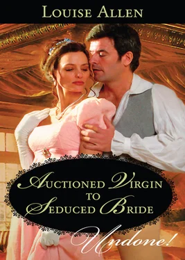 Louise Allen Auctioned Virgin to Seduced Bride обложка книги