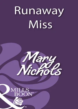 Mary Nichols Runaway Miss обложка книги