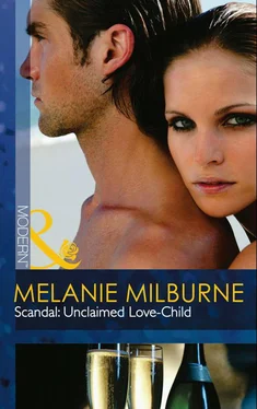 Melanie Milburne Scandal: Unclaimed Love-Child обложка книги
