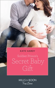 Kate Hardy Soldier Prince's Secret Baby Gift обложка книги