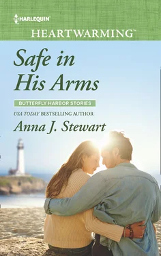 Anna J. Safe In His Arms обложка книги