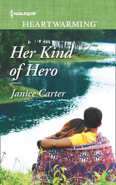 Janice Carter Her Kind Of Hero обложка книги