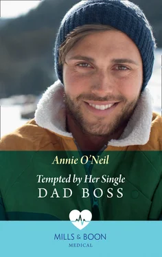 Annie O'Neil Tempted By Her Single Dad Boss обложка книги