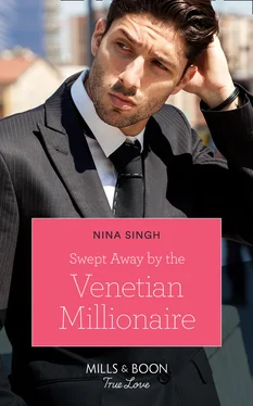 Nina Singh Swept Away By The Venetian Millionaire обложка книги
