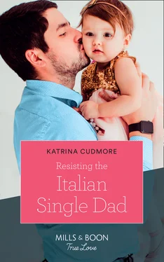 Katrina Cudmore Resisting The Italian Single Dad обложка книги