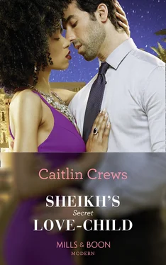 Caitlin Crews Sheikh's Secret Love-Child обложка книги