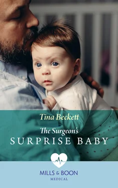 Tina Beckett The Surgeon's Surprise Baby обложка книги