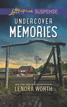 Lenora Worth Undercover Memories обложка книги