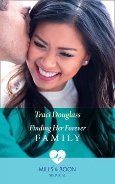 Traci Douglass Finding Her Forever Family обложка книги