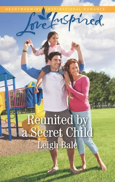 Leigh Bale Reunited By A Secret Child обложка книги