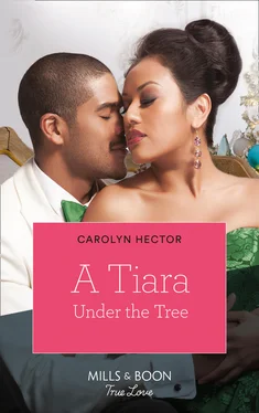 Carolyn Hector A Tiara Under The Tree обложка книги