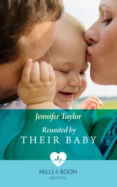 Jennifer Taylor Reunited By Their Baby обложка книги