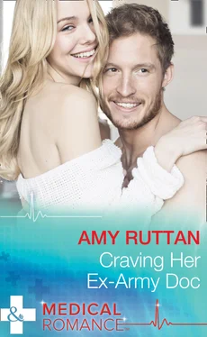 Amy Ruttan Craving Her Ex-Army Doc обложка книги