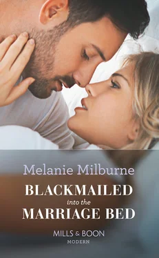 Melanie Milburne Blackmailed Into The Marriage Bed обложка книги