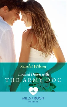 Scarlet Wilson Locked Down With The Army Doc обложка книги