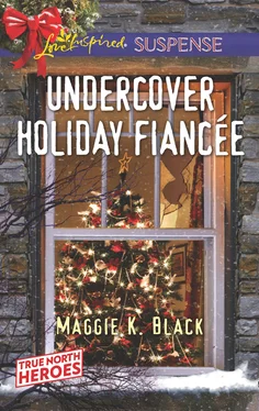 Maggie K. Black Undercover Holiday Fiancée обложка книги