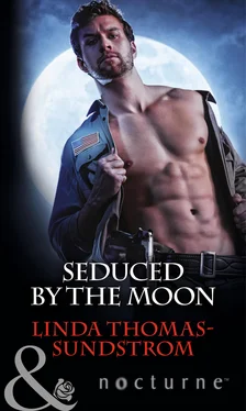 Linda Thomas-Sundstrom Seduced by the Moon обложка книги